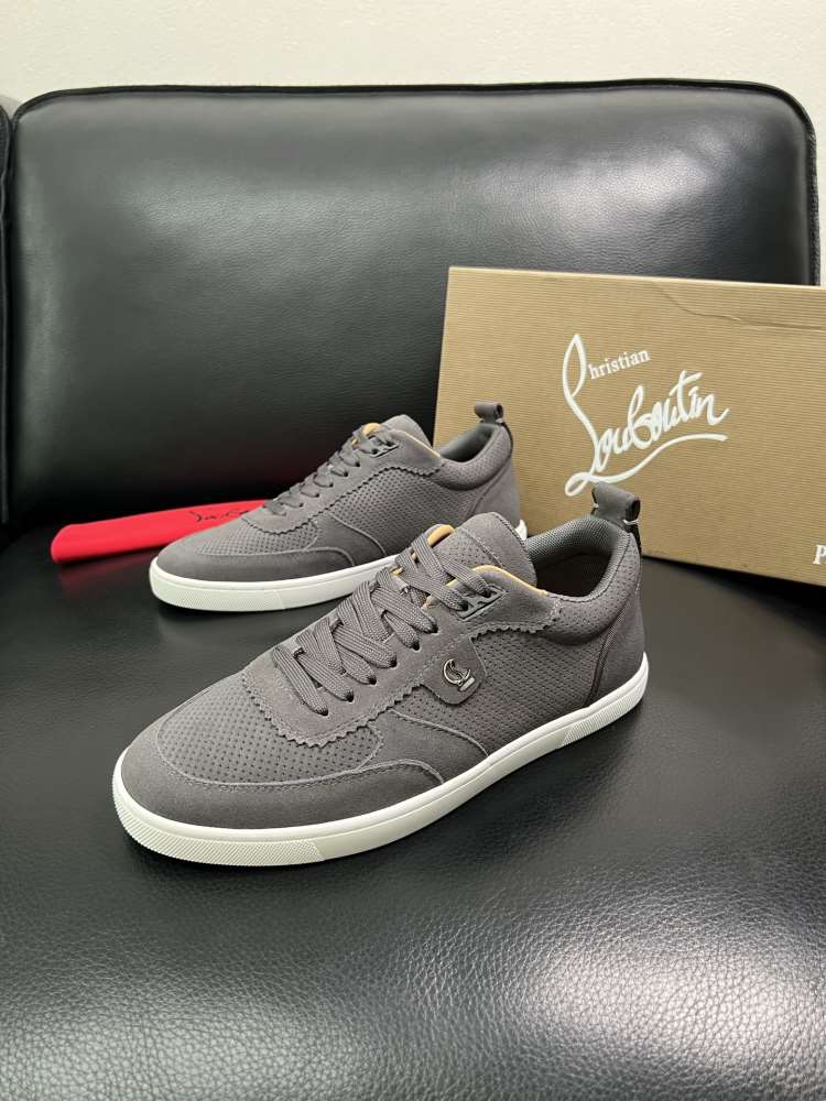 2026新作登場!【Christian Louboutin】スニーカー スエード 五金装飾 グレー×ブラウン ストリート