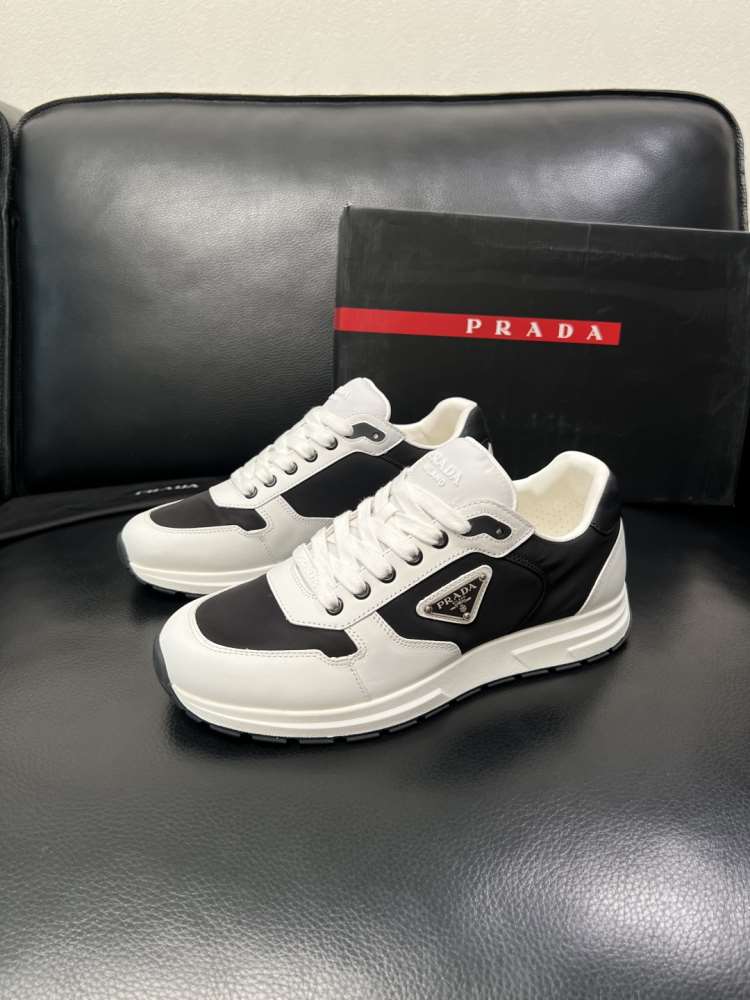 2026新作登場!【Prada】スニーカー レザー×织物 银色三角标 黑白撞色 カジュアル