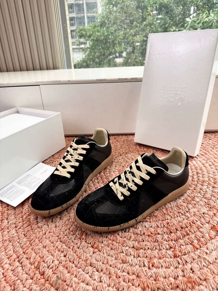 2026入荷しました【MM6 Maison Margiela】スニーカー レザー 德训鞋款式 スプラッシュ装饰 ブラウウン×ブラック ストリート