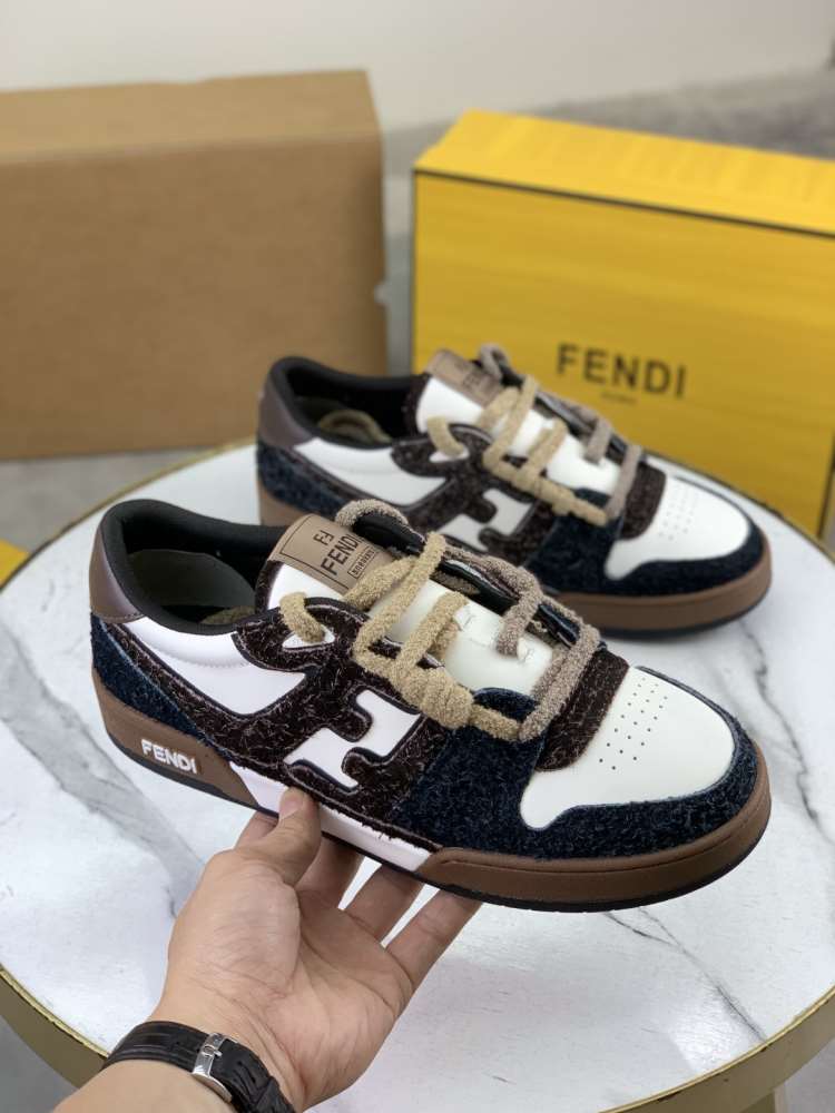 2026新作【Fendi】スニーカー レザー×H装饰 白底 ホワイト×布朗 カジュアル