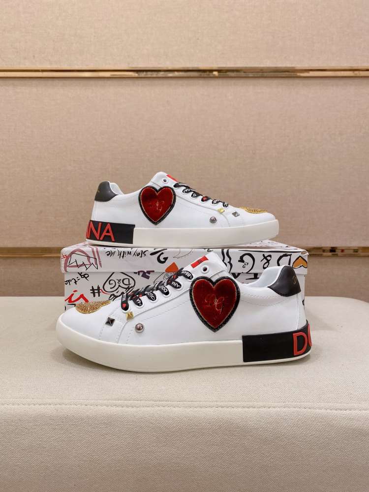2026新作【Dolce & Gabbana】スニーカー レザー 金铆钉×ハート DG柄 ホワイト×バーガンディ カジュアル