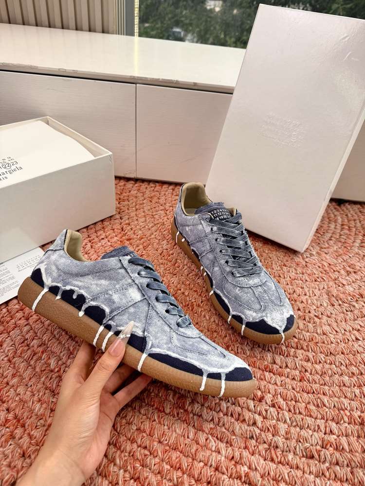 2026入荷【MM6 Maison Margiela】スニーカー デニム×レザー スプラッシュ装饰 德训鞋款式 グレー×ブルー ストリート