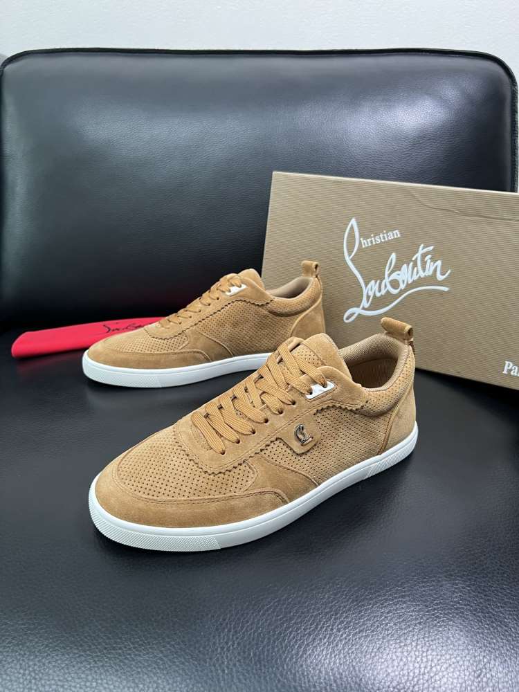 2026新作登場!【Christian Louboutin】スニーカー スエード C字五金装飾 ブラウン×ホワイト ストリート
