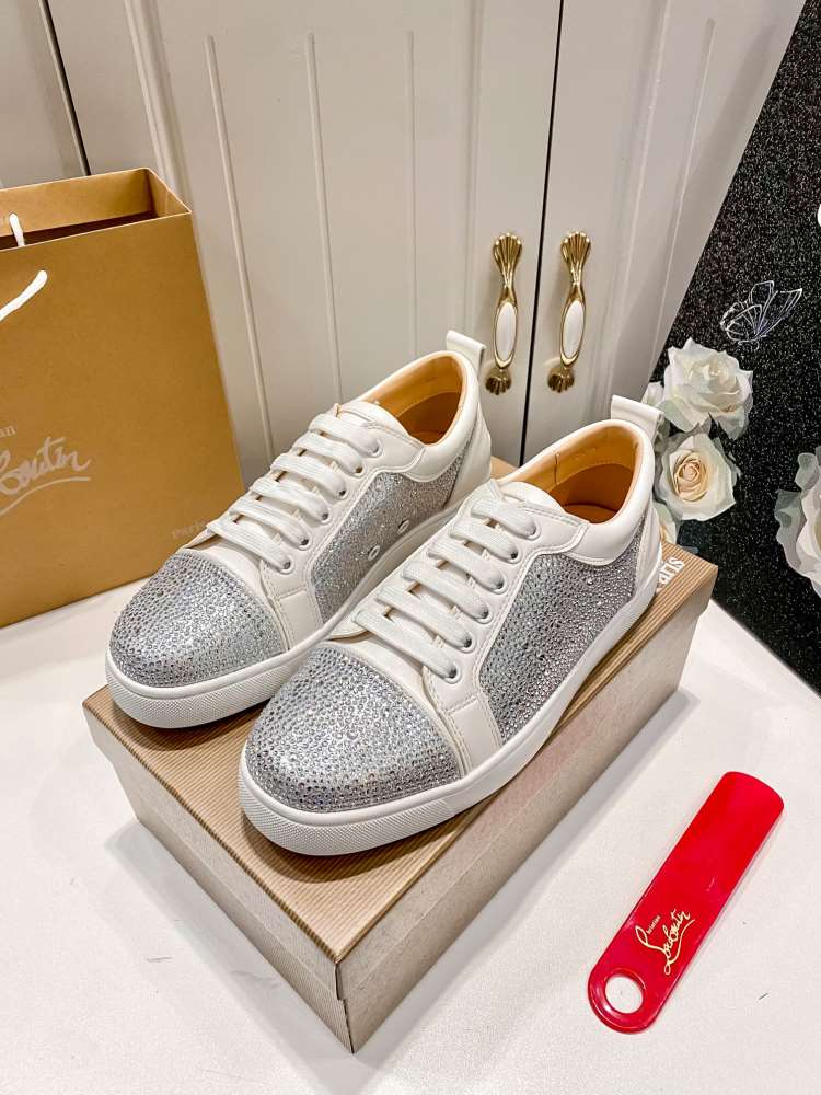 2026新作発表【Christian Louboutin】スニーカー レザー スパンコール×ビジュー装飾 ピンク×ホワイト×シルバー パーティー