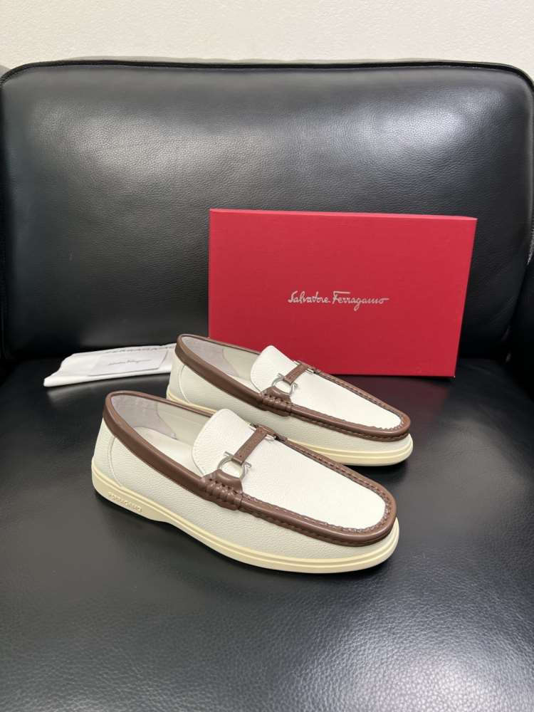 【Ferragamo】ローファー レザー 荔枝紋 × ブラウンパンダ 马衔扣 ビジネス FERR-