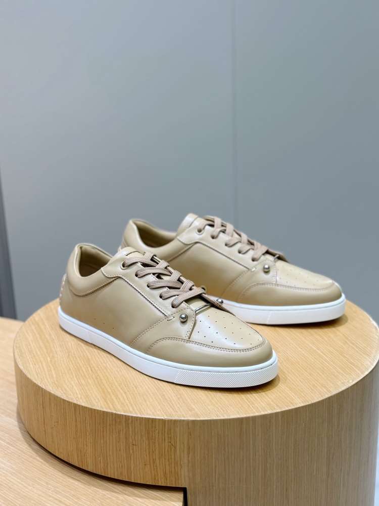 2026新作【Christian Louboutin】スニーカー レザー 釘装飾 ベージュ×ホワイト×シルバー フォーマル
