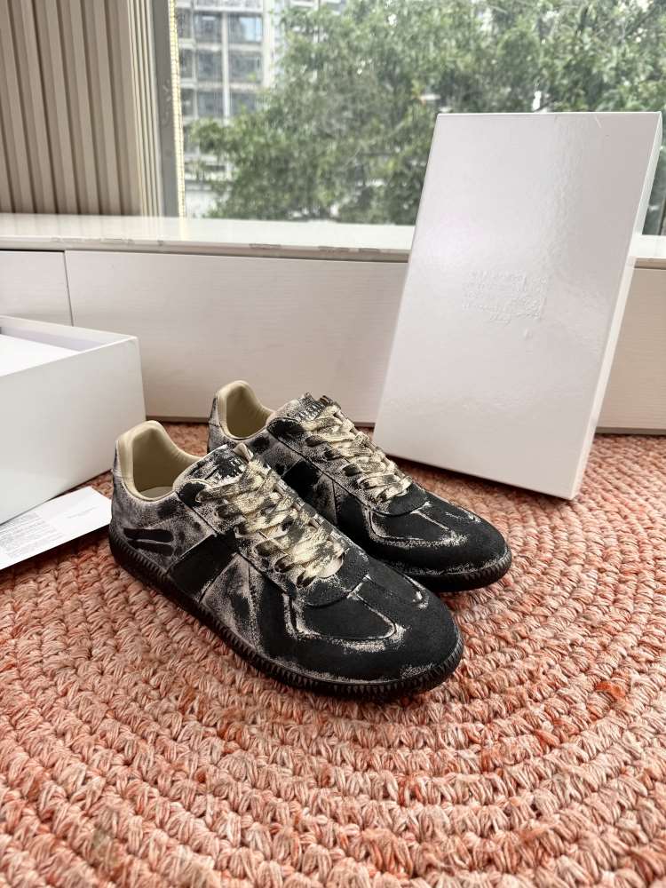 2026新作発表【MM6 Maison Margiela】スニーカー スエード 做旧装饰 德训鞋款式 ブラック×グレー ストリート