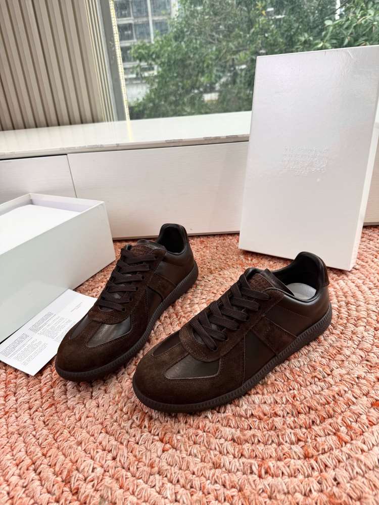 2026新作登場!【MM6 Maison Margiela】スニーカー スエード×レザー 德训鞋款式 ブラウウン カジュアル