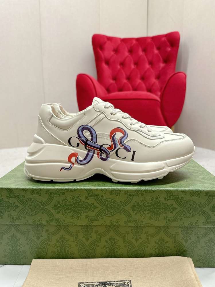 2026新作【Gucci】チャンキースニーカー レザー キャラクター ストロベリー ベージュ ストリート