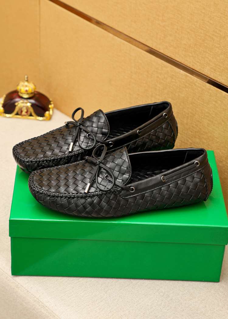 2026入荷しました【Bottega Veneta】ローファー レザー イントレチャート リボン×釘装飾 ブラック×シルバー フォーマル
