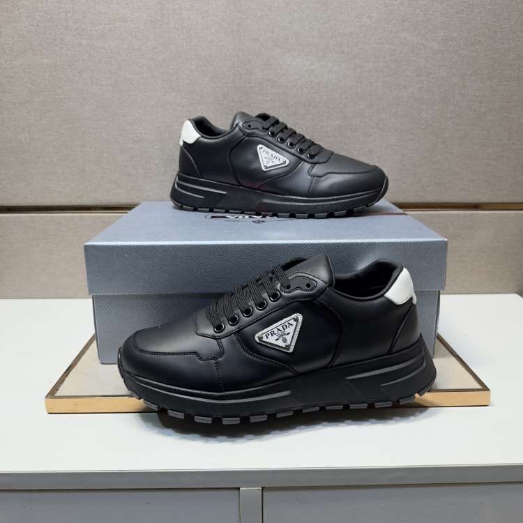 2026新作発表【Prada】スニーカー 光沢レザー 白い后跟装饰 Black カジュアル