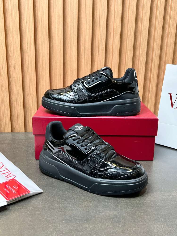 2026新作【Valentino】スニーカーパテントレザー×クロコダイル 厚底 ブラック カジュアル