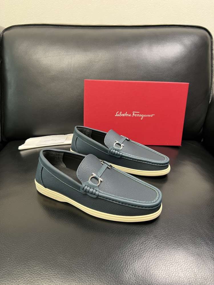 2026発売中!【Ferragamo】ローファー レザー 荔枝紋 グレーグレー 馬衔扣 ビジネス FERR-