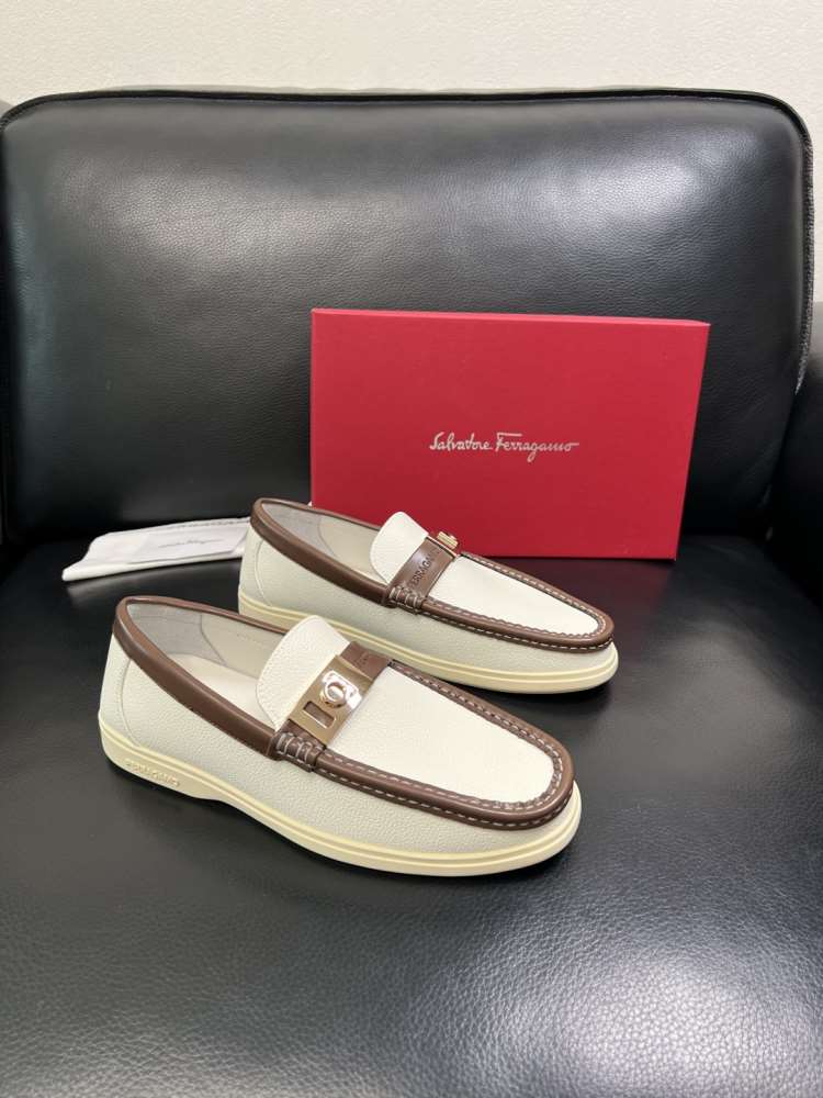 2026入荷しました【Ferragamo】ローファー レザー 荔枝紋 × ブラウンパンダ ビジネス FERR-