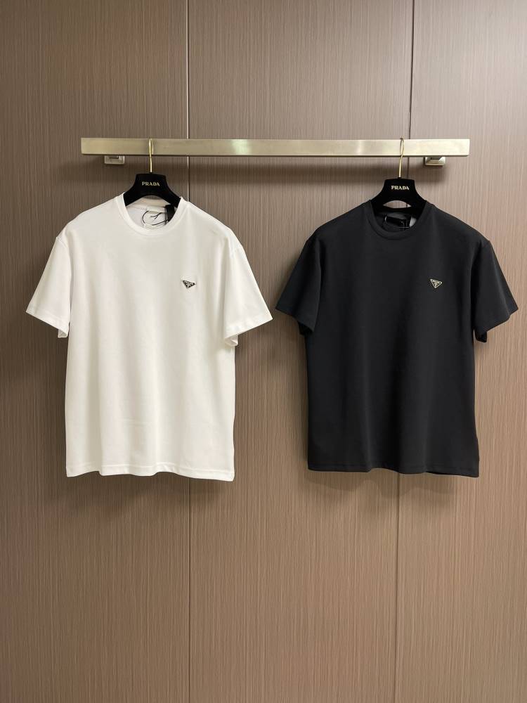 2026 プラダ 夏新着 トライアングルロゴ シルケットコットン クルーネック半袖Tシャツ 洗濯耐久性抜群 ブランド コピー