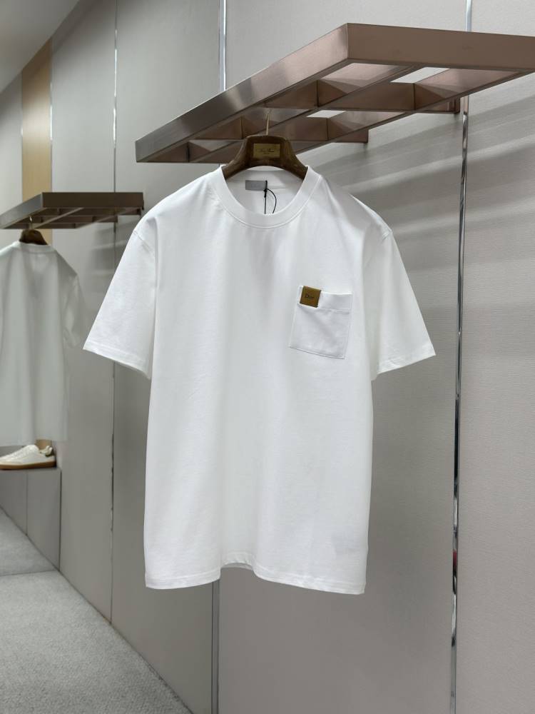 2026 ディオール 夏新着 レザーロゴ クルーネック半袖Tシャツ シンプル合わせやすい ブランド コピー