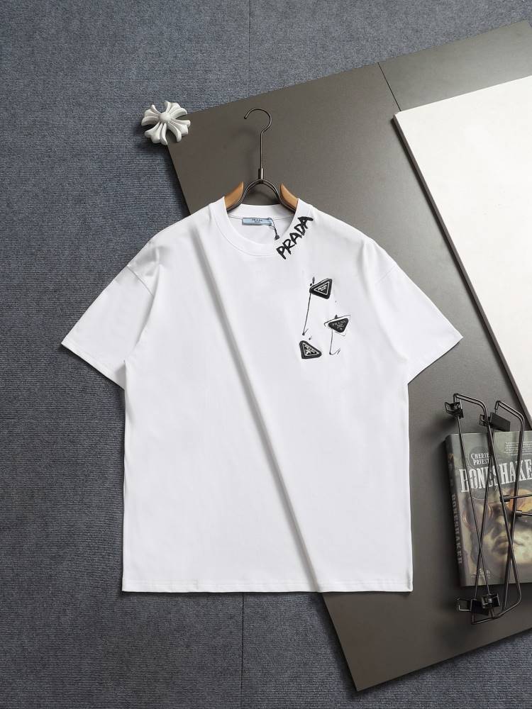 2026 プラダ 夏先行販売 クルーネック半袖Tシャツ オーバーサイズ ゆったりドロップショルダー ブランド コピー