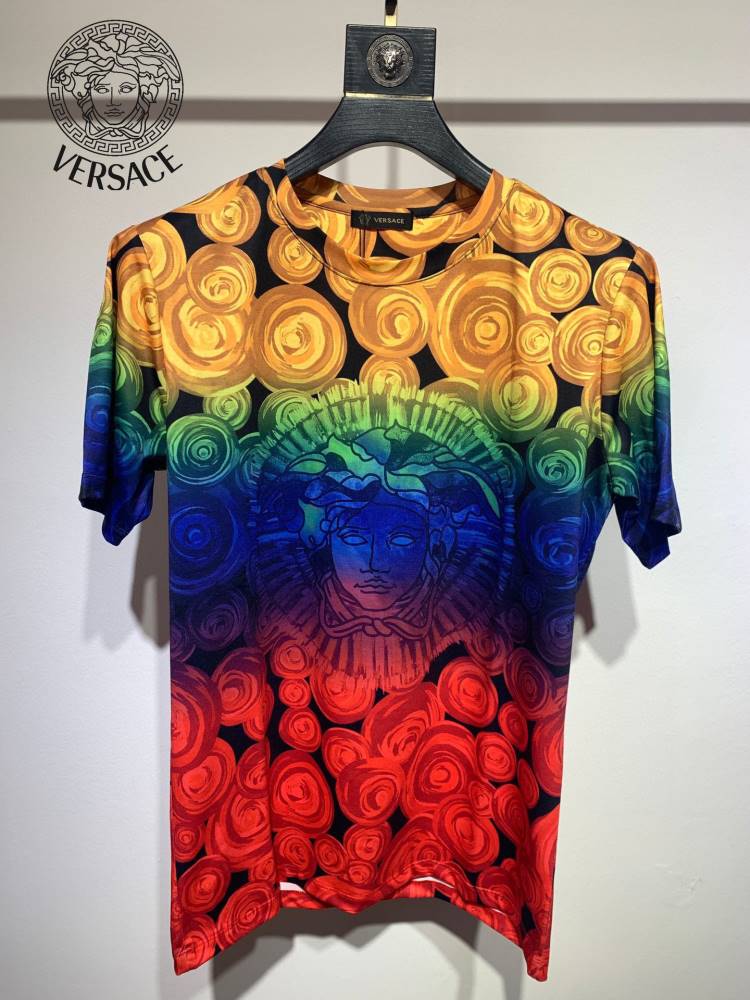 2026 ヴェルサーチ 夏コーデ シルケットコットン クルーネック半袖Tシャツ きめ細かく柔らかな肌触り ブランド コピー