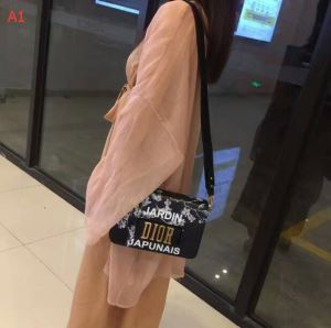 爆買い2020 多色選択可 気軽に持てる ディオール DIOR ショルダーバッグ