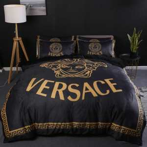 VERSACE 寝具4点セット 気になる2020年秋のファッションヴェルサーチ 今年らしいおすすめ新品