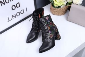 202020秋冬トレンドファッション シャネル最新秋冬トレンドをチェック CHANEL レザーブーツ 秋冬流行りファション