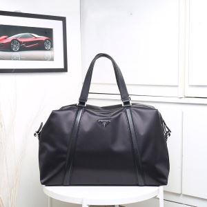 毎日はちょっとイイ秋冬新品 プラダファッショントレンドを早速チェック PRADA ハンドバッグ 2020秋冬流行ファション