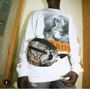 入荷 OffWhite オフホワイト 大人っぽい長袖Tシャツ流行の注目ブランド