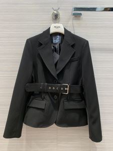ハーフコート　秋にはやる最新作を先取り　プラダ 2020秋冬トレンドアイテム　PRADA さわやかに新品おすすめ