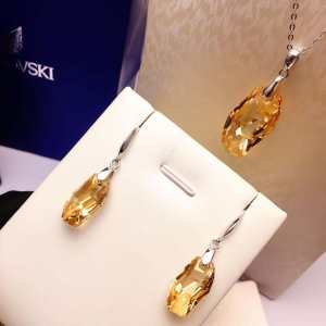 流行ファッション 大人の可愛さを引き立て スワロフスキー SWAROVSKI 2色可選 イヤリング