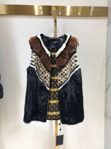 おしゃれに秋を迎えるために ルイ ヴィトン LOUIS VUITTON 2020トレンドカラー秋冬セール フード付きコート とにかく完璧ブランド新作