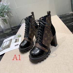 秋冬にお世話になる定番 多色可選 ルイ ヴィトン LOUIS VUITTON 優しいのに存在感 レザーブーツ 【最新】2020年秋冬のトレンド速報
