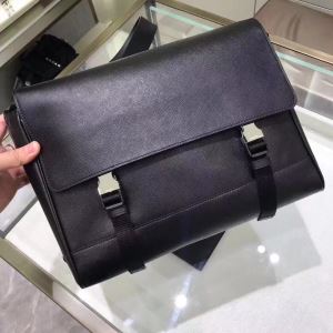 秋にこれがはやりそう プラダ PRADA 注目の秋ファッション一番 ハンドバッグ 2020秋冬トレンド押さえておきたい