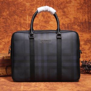 ハンドバッグ 2020秋冬大人気アイテム注目 バーバリー幅広く対応できる上品 BURBERRY 今一番使いやすいトレンド新作