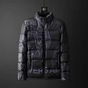 メンズ ダウンジャケット とにかく完璧ブランド新作 ヴェルサー秋服コーデ2020年版 チVERSACE 大胆なチェックの人気トレンド