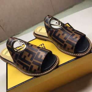 フェンディ FENDI サンダル 2020年春夏のトレンドアイテム クラシカルな雰囲気