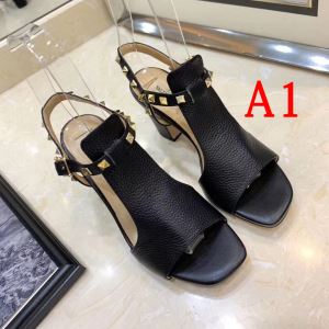 2020春夏のトレンド新商品 ヴァレンティノ VALENTINO サンダル 3色可選 今から夏まで活躍する