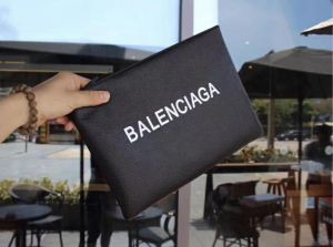 2020夏の定番新品到来 超人気美品 クラッチバッグ バレンシアガ BALENCIAGA