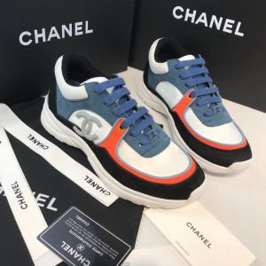 ランニングシューズ 秋冬もちろん主役級 シャネル 大人かわいい秋冬コーデを楽しみ CHANEL 2020秋のファッショントレンドはこれ