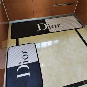 ラグカーペット 2020年の春夏に着たい ディオール お部屋の模様替え DIOR 肌触りの良さとお手入れのしやすさを両立