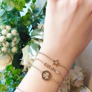 2020春夏も引き続き人気セール ディオール DIOR オシャレな印象に ブレスレット 夏らしい爽やかさ