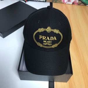 流行ファッション 大人の可愛さを引き立て プラダ PRADA ベースボールキャップ