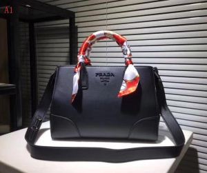 超定番人気　秋冬超人気の最新作　PRADA プラダ トートバッグ　多色可選 魅力をプラス