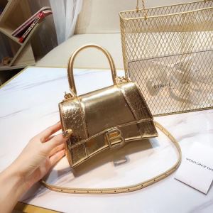 BALENCIAGA 幅広いアイテムを展開 バレンシアガ 一番手に入れやすい レディースバッグ