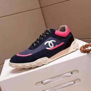 シャネル CHANEL今年の流行りファション ランニングシューズ やっぱり優しい色 【2020秋冬トレンド】押さえておきたい