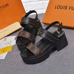 サンダル 2020年春夏のトレンドアイテム 春夏シンプルファッションでOK ルイ ヴィトン LOUIS VUITTON