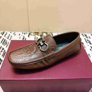 ローファー 秋服コーデ2020年版 サルヴァトーレフェラガモ FERRAGAMO 大胆なチェックの人気トレンド 秋にはやる最新作を先取り