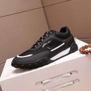 202020秋冬トレンドファッション シャネル最新秋冬トレンドをチェック CHANEL ランニングシューズ 秋冬流行りファション