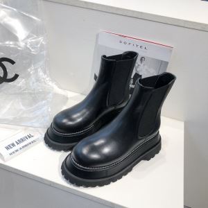 レザーブーツ ファッショントレンドを早速チェック バーバリー2020秋冬流行ファション BURBERRY 最高にCOOL秋冬新作