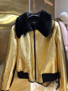 人気ブランドの秋冬新色　フェンディ FENDI　2020トレンドカラー秋冬セール　ハーフコート　とにかく完璧ブランド新作