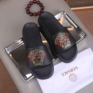 春夏のトレンドアイテム ヴェルサーチVERSACE 春夏の流行り2020新品 サンダル 夏らしい品格が漂う